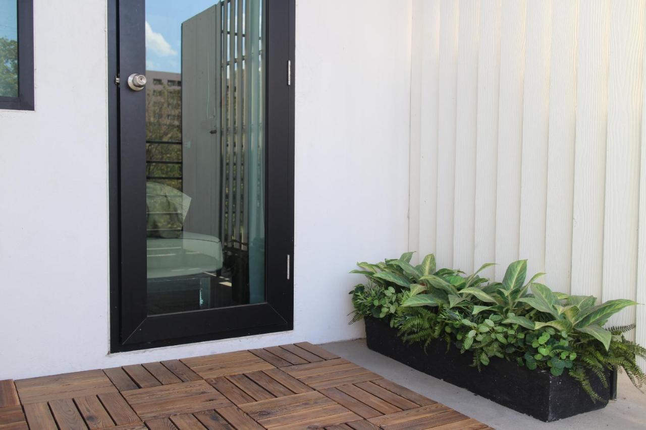 Feel Good Bangkok Hostel Exterior foto