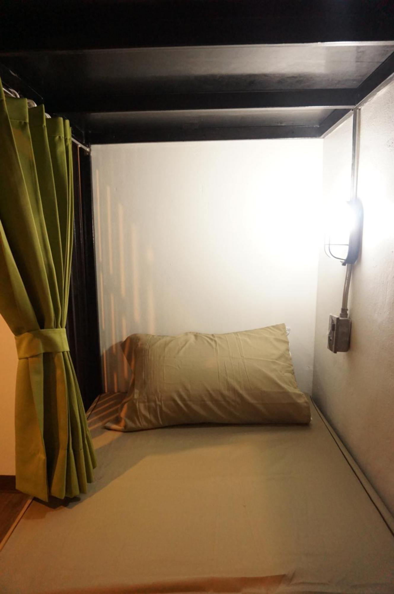 Feel Good Bangkok Hostel Exterior foto